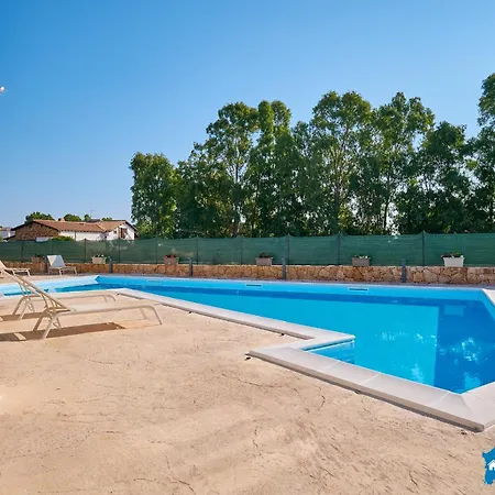 Nuovo Con Piscina 500m Nyaraló